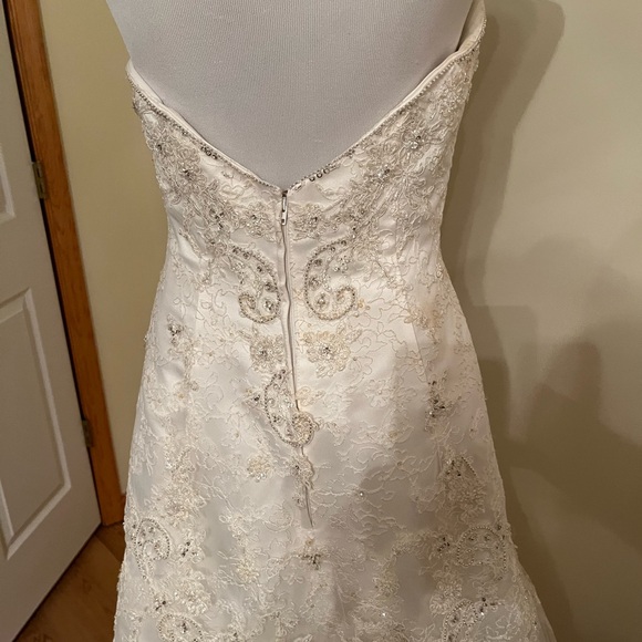 Casablanca bridal. Gorgeous beading - Picture 5 of 12